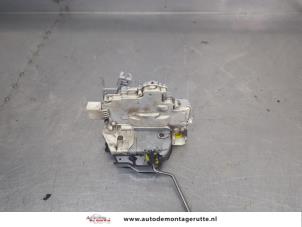O204632 Gebruikte slotmechaniek portier 4deurs links-voor Audi A3