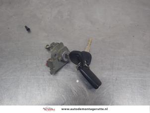 O204654 Gebruikte cilinderslot portier links Mazda 2