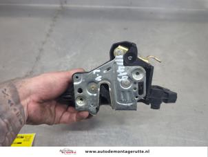 O204674 Gebruikte deurslot mechaniek 2deurs links Mercedes SLK