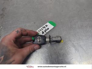O204689 Gebruikte cilinderslot portier links Toyota Aygo