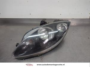 O204693 Gebruikte koplamp links Seat Leon