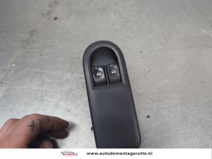 O204712 Gebruikte combischakelaar ramen Renault Clio