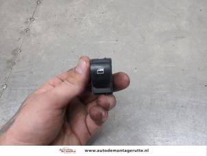 O204752 Gebruikte schakelaar elektrisch raam BMW X3