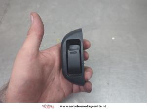 O204757 Gebruikte elektrisch raam schakelaar Peugeot 107