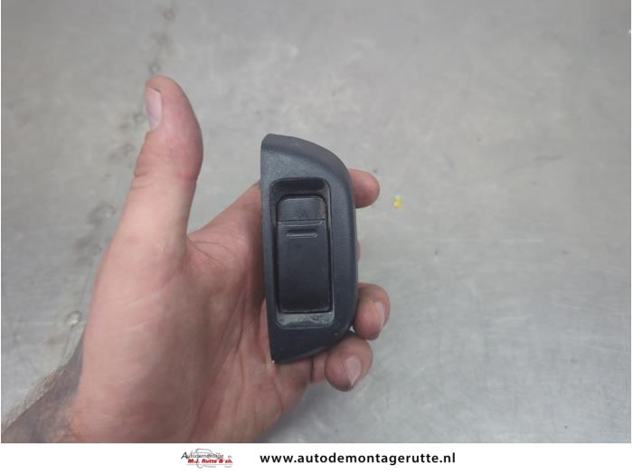 Gebruikte Elektrisch Raam Schakelaar Peugeot 107 O204758