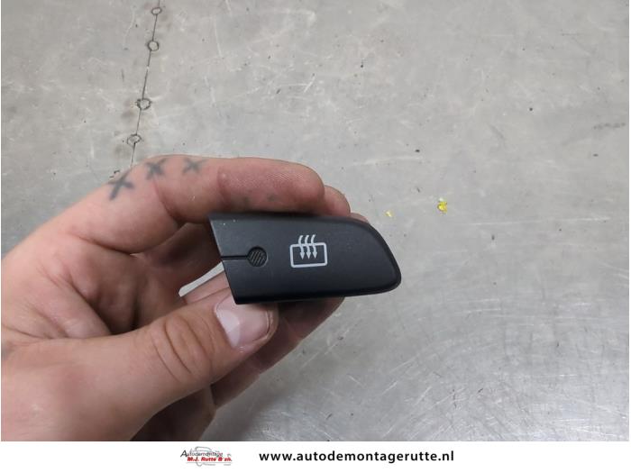 Gebruikte Verwarmingsschakelaar Achterruit Peugeot 107 O204760
