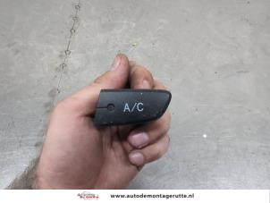 O204761 Gebruikte airco schakelaar Peugeot 107