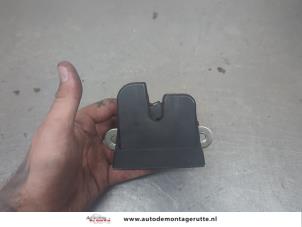 O204809 Gebruikte slotmechaniek achterklep Seat Ibiza