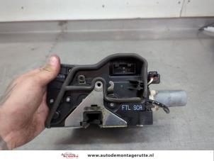 O204824 Gebruikte portierslot mechaniek 4deurs links-voor BMW 7-Serie
