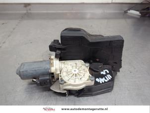 O204826 Gebruikte portierslot mechaniek 4deurs links-achter BMW 7-Serie