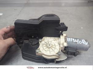 O204864 Gebruikte portierslot mechaniek 4deurs rechts-voor BMW 7-Serie