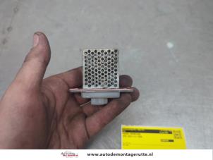 O204910 Gebruikte kachel weerstand Opel Agila