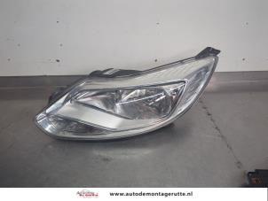 O204952 Gebruikte linker koplamp Ford Focus