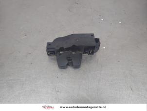 O204953 Gebruikte slotmechaniek achterklep Citroen C2