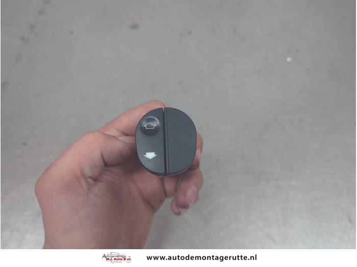 Gebruikte Elektrisch Raam Schakelaar Ford Fiesta O204969