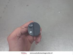 O204969 Gebruikte elektrisch raam schakelaar Ford Fiesta