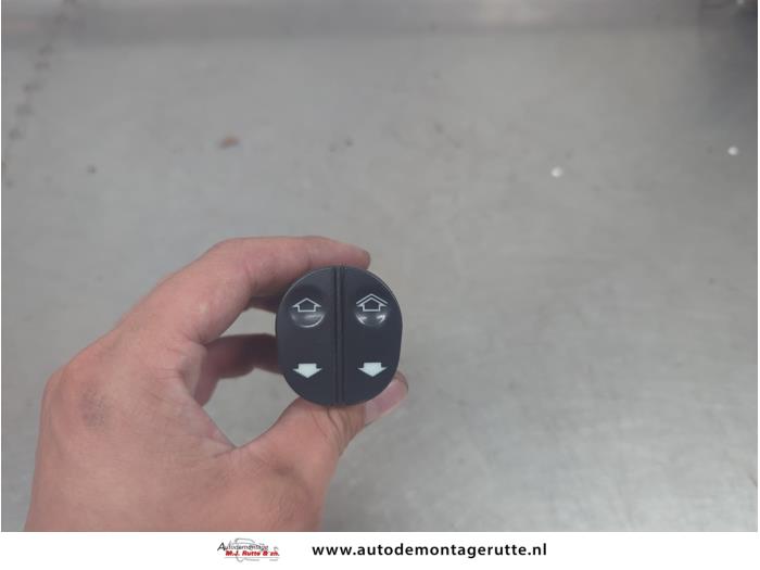 Gebruikte Elektrisch Raam Schakelaar Ford Fiesta O204972