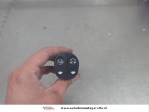 O204972 Gebruikte elektrisch raam schakelaar Ford Fiesta