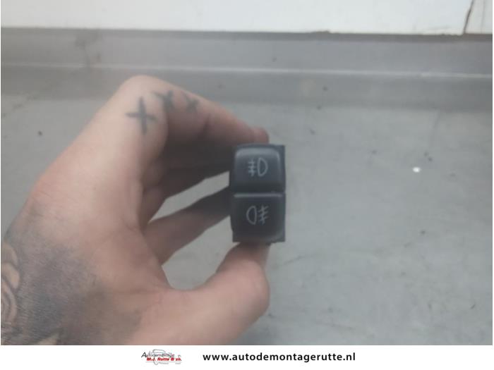 Gebruikte Mistlamp Schakelaar Mitsubishi Space Star O204982