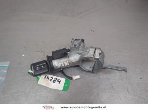 O204996 Gebruikte kontaktslot+sleutel Nissan Micra