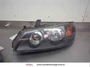 O205009 Gebruikte linker koplamp Nissan Almera