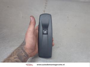 O205064 Gebruikte elektrisch raam schakelaar Renault Megane
