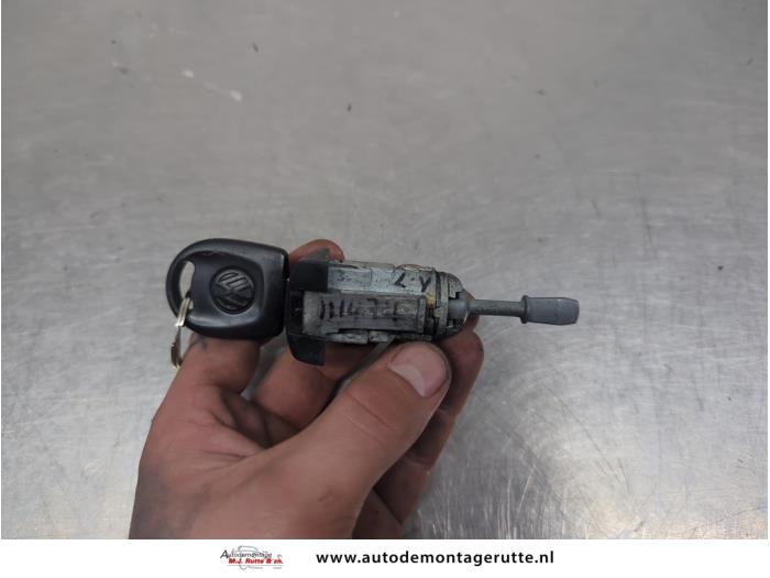 Gebruikte Portierslot Cilinder links Volkswagen Fox O205117