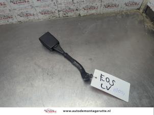 O205135 Gebruikte veiligheidsgordel insteek links-voor Volkswagen Eos