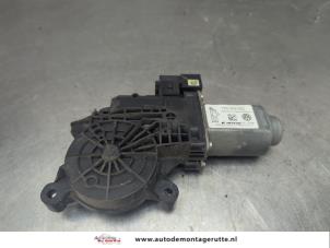 O205148 Gebruikte motor electrisch raam Volkswagen Transporter