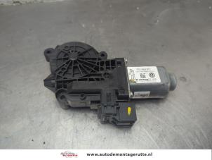 O205149 Gebruikte motor electrisch raam Volkswagen Transporter