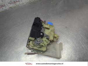 O205152 Gebruikte deurslot mechaniek 2deurs rechts Volkswagen Transporter