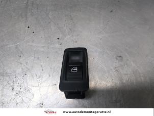 O205155 Gebruikte schakelaar elektrisch raam Volkswagen Transporter