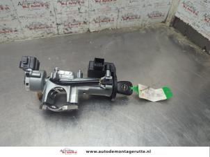O205164 Gebruikte kontaktslot+sleutel Opel Agila