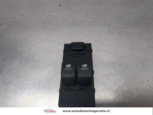 O205179 Gebruikte elektrisch raam schakelaar Kia Ceed