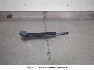 O205215 Gebruikte ruitenwisserarm achter Volkswagen Golf