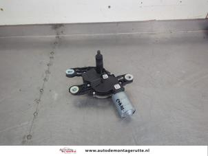 O205216 Gebruikte motor ruitenwisser achter Volkswagen Golf