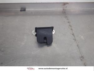O205219 Gebruikte achterklep slotmechaniek Volkswagen Golf