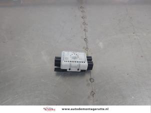 O205220 Gebruikte antenne versterker Volkswagen Golf
