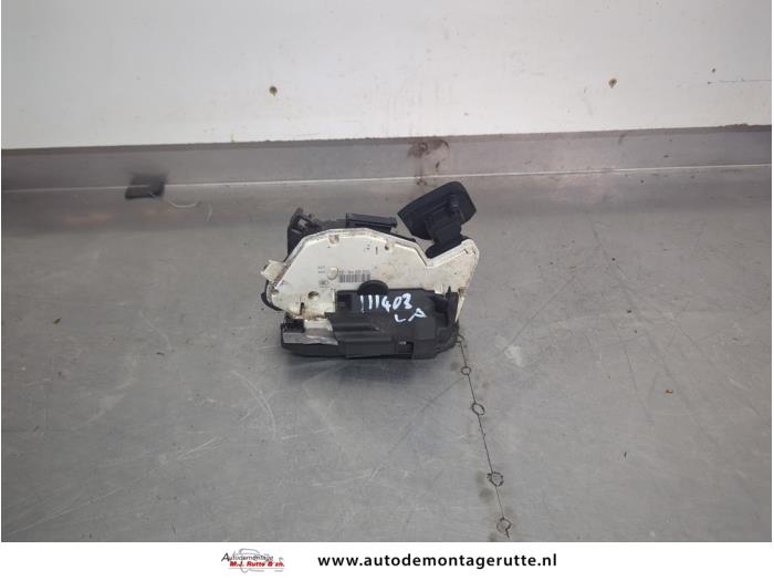Gebruikte Deurslot Mechaniek 4Deurs links-achter Volkswagen Golf O205223