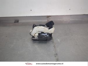 O205223 Gebruikte deurslot mechaniek 4deurs links-achter Volkswagen Golf