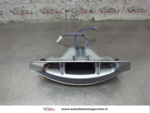 O205231 Gebruikte schakelaar achterklep Nissan Micra