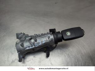 O205269 Gebruikte sleutel+contactslot Skoda Octavia