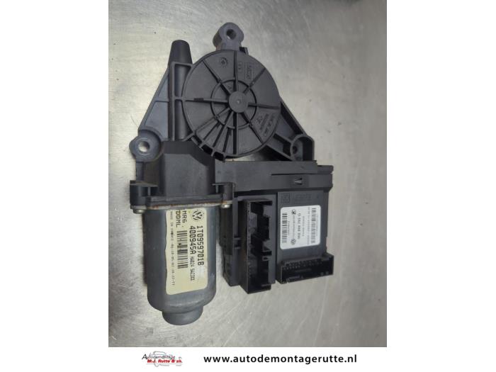 Gebruikte Portierruitmotor Skoda Octavia O205270