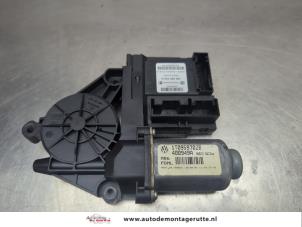 O205271 Gebruikte motor electrisch raam Skoda Octavia
