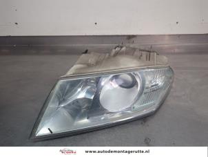 O205273 Gebruikte linker koplamp Skoda Octavia