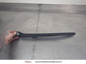 O205310 Gebruikte ruitenwisserarm achter Porsche Cayenne