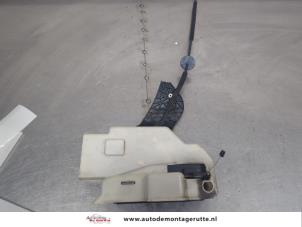 O205314 Gebruikte deurslot mechaniek 4deurs links-voor Porsche Cayenne