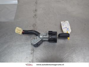 O205316 Gebruikte sleutel+contactslot Peugeot 107