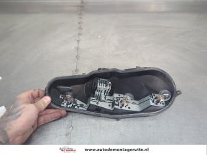 O205329 Gebruikte achterlicht printplaat links Peugeot 107