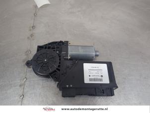 O205337 Gebruikte raammotor portier Porsche Cayenne